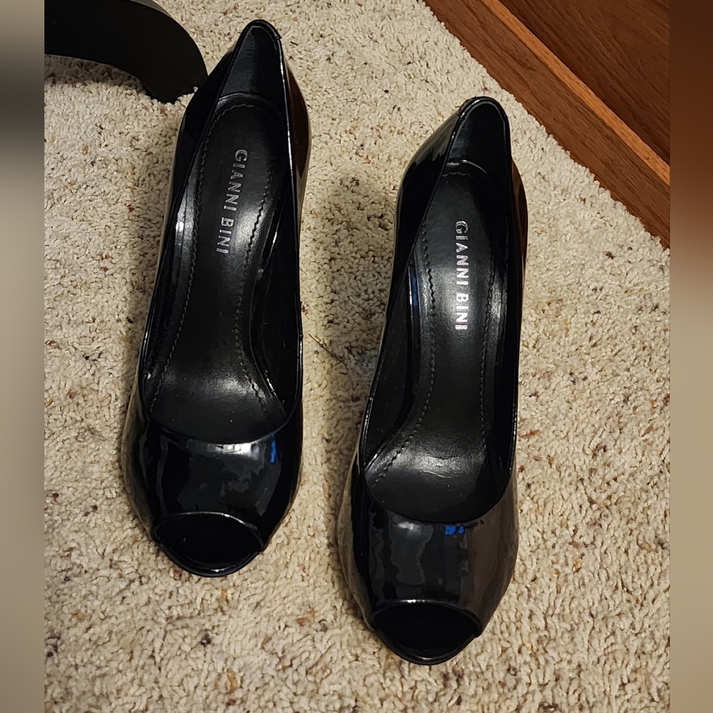 Gianni Bini Black Peep Toe Heels NWOT Size 7 1/2 Medium